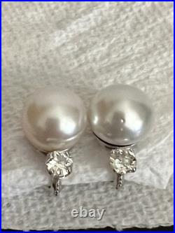 South Sea Pearls and large brilliant diamonds set in 18 kt Gold Clip-on earrings