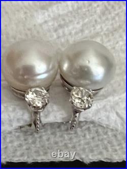 South Sea Pearls and large brilliant diamonds set in 18 kt Gold Clip-on earrings