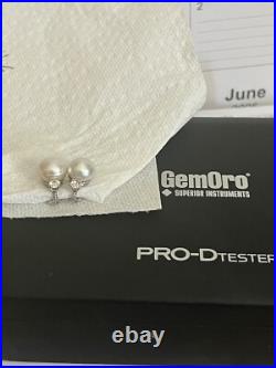 South Sea Pearls and large brilliant diamonds set in 18 kt Gold Clip-on earrings