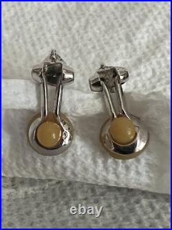 South Sea Pearls and large brilliant diamonds set in 18 kt Gold Clip-on earrings