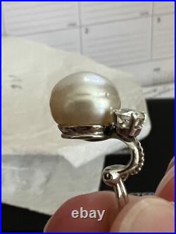 South Sea Pearls and large brilliant diamonds set in 18 kt Gold Clip-on earrings