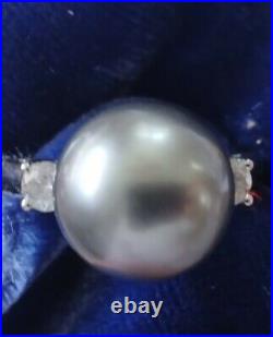 Tahitian Black Pearl ring set in white gold with diamonds