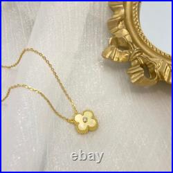 VCA Golden Mother Of Pearl Clover Diamond Set Necklace 18k Yellow Gold VCA Golden Mother Of Pearl Clover Diamond Set Necklace 18k Yellow Gold