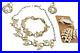 Vgt-CORO-5Pc-Parure-Faux-Pearl-Gold-Tone-Signed-Except-2-Brooches-16-Inch-Choker-01-coi