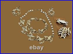 Vgt CORO 5Pc Parure Faux Pearl Gold Tone Signed Except 2 Brooches 16 Inch Choker