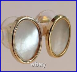 Vintage 14k Yellow Gold Oval Bezel Set Mother Of Pearl Post Earrings 2.7 Grams