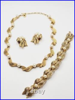 Vintage CROWN TRIFARI Gold Rone Faux Pearl Necklace Bracelet Earrings Set Signed Vintage CROWN TRIFARI Gold Rone Faux Pearl Necklace Bracelet Earrings Set Signed