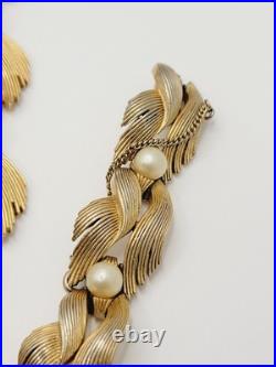 Vintage CROWN TRIFARI Gold Rone Faux Pearl Necklace Bracelet Earrings Set Signed Vintage CROWN TRIFARI Gold Rone Faux Pearl Necklace Bracelet Earrings Set Signed