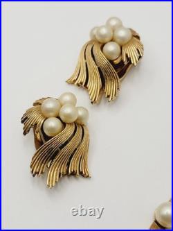Vintage CROWN TRIFARI Gold Rone Faux Pearl Necklace Bracelet Earrings Set Signed Vintage CROWN TRIFARI Gold Rone Faux Pearl Necklace Bracelet Earrings Set Signed