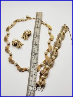 Vintage CROWN TRIFARI Gold Rone Faux Pearl Necklace Bracelet Earrings Set Signed Vintage CROWN TRIFARI Gold Rone Faux Pearl Necklace Bracelet Earrings Set Signed