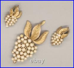 Vintage Crown Trifari Gold Tone Faux Pearl Brooch Earrings Set Grape Cluster