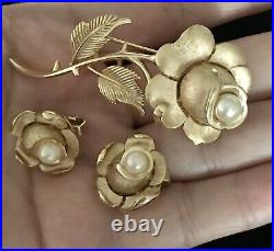 Vintage Crown Trifari Gold Tone Rose Flower Brooch Earrings Jewelry Set Lot Of 2