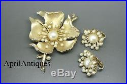 Vintage Crown Trifari gold-tone Flower faux pearl Brooch set