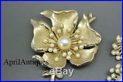 Vintage Crown Trifari gold-tone Flower faux pearl Brooch set