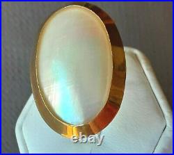 Vintage Large Mother Of Pearl Bezel Set In 14K Yellow Gold E. V. Marked Ring Sz 7