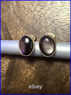 Vintage Oval Black Mother of Pearl Earrings Set in 14k Yellow Gold, 9mm x 11mm