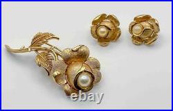 Vintage Pearl and Gold Flower Jewelry Set by Trifari