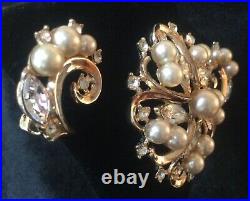 Vintage TRIFARI Alfred Philippe 1952 Gold Tone R/S Faux Pearl Brooch & Earrings