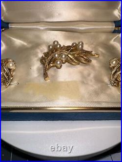 Vintage Trifari Brooch Pin Earrings Set Gold Tone Faux Pearl original box