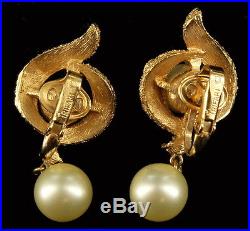 Vintage Trifari Brushed Gold Tone Abstract Brutalist Pin & Dangle Earrings 2.5