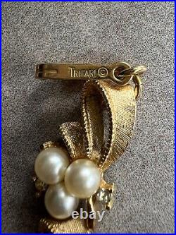 Vintage Trifari Gold-Brushed Ribbon Necklace & Earrings SetPearls & Rhinestones